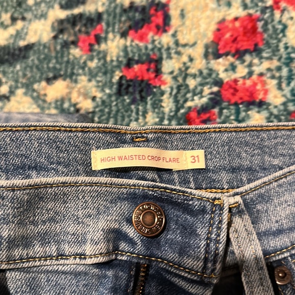 Levi’s high waisted crop flare Jean - Picture 2 of 3
